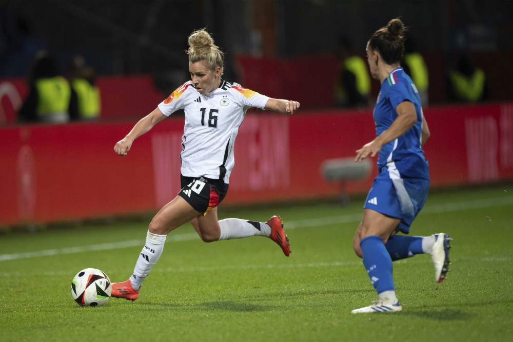 雷火电竞app-意大利女足选手获得国际友谊赛冠军