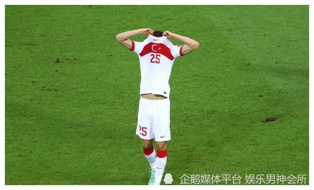 包含土耳其遭遇三连败，淘汰赛前景堪忧的词条