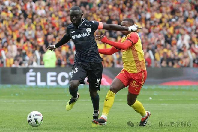 雷火电竞下载-梅斯遭遇阵容调整，球队战力受影响