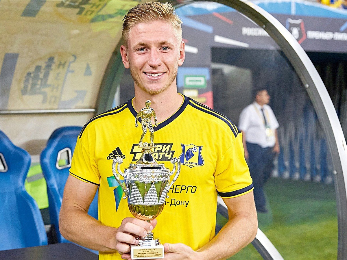 俄罗斯球员在全球篮球赛中展现超凡实力