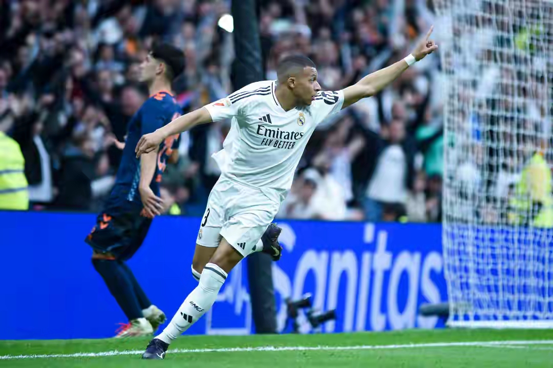 包含拉斯·布朗球员连续进球，成为法国联赛焦点的词条