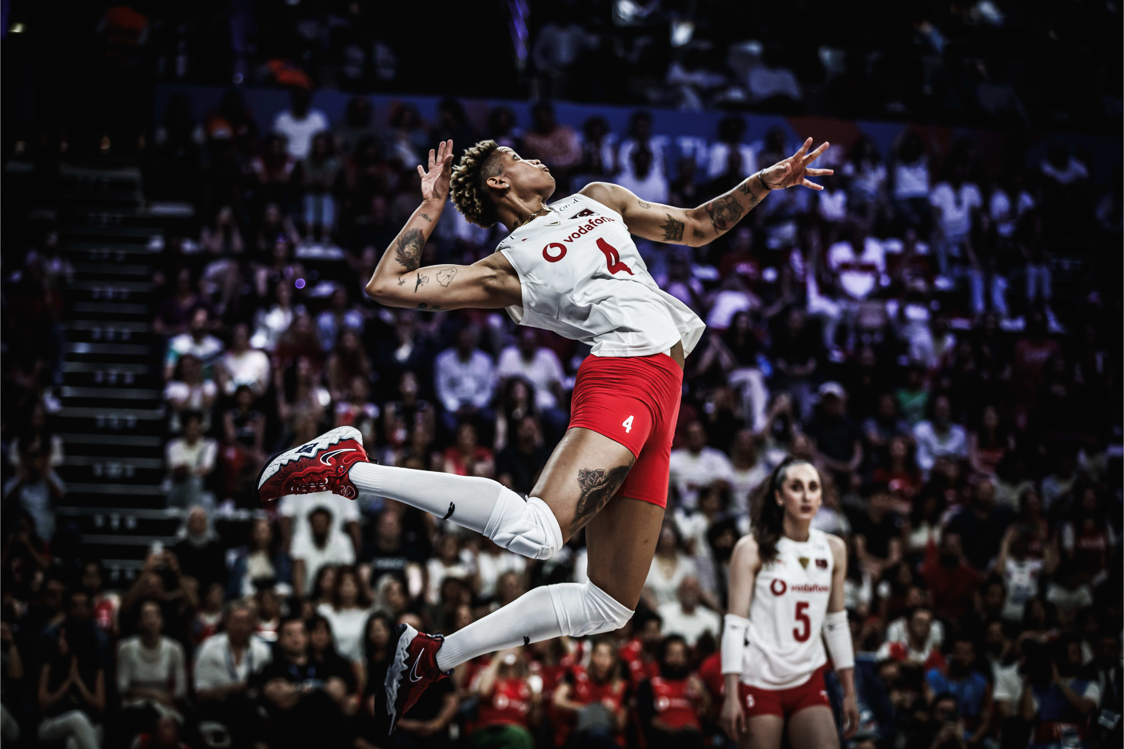 排球选手刷新世界纪录，震撼全场