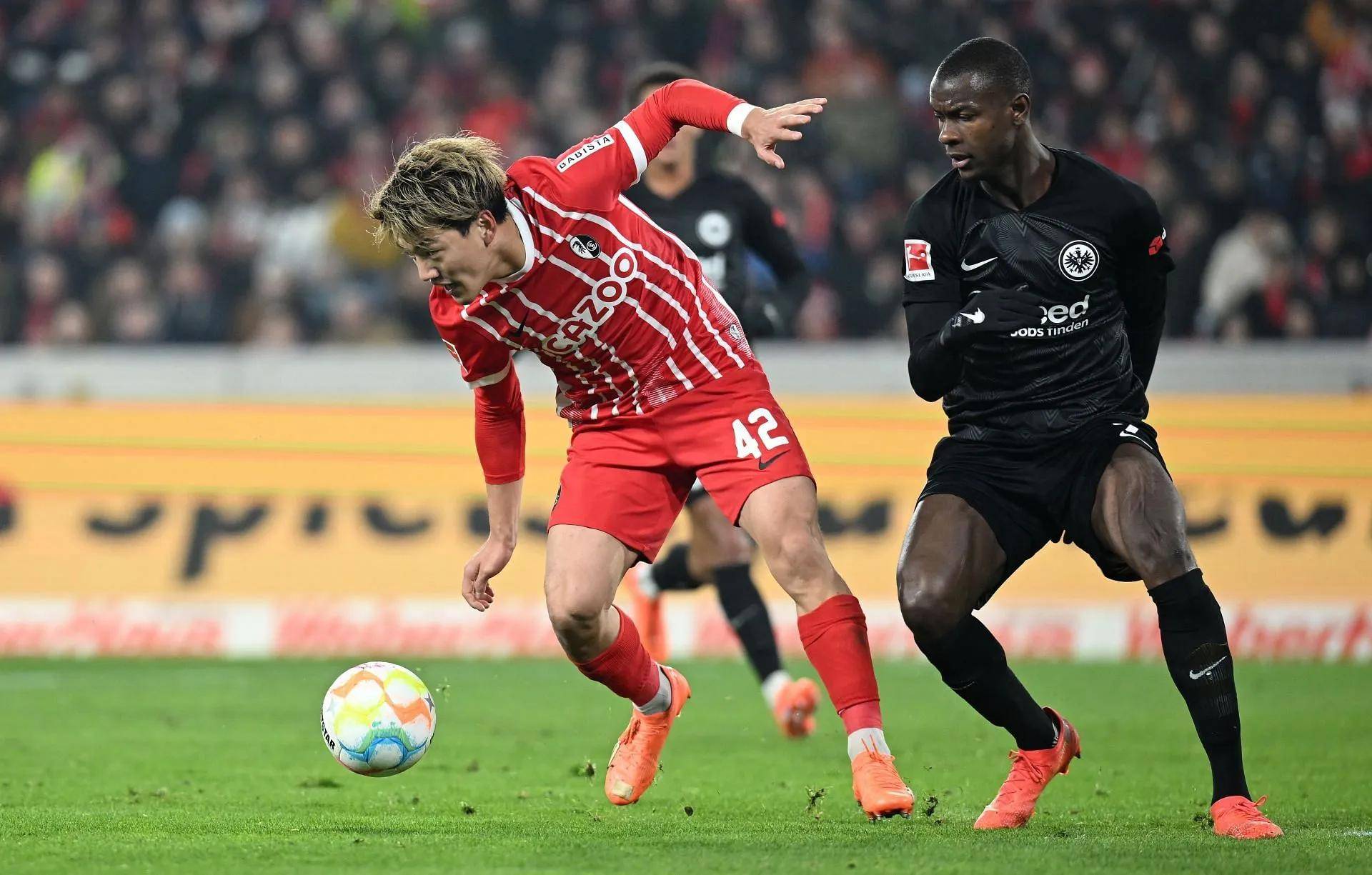 进攻阵型奏效,队员表现出色取胜 进攻阵型奏效,队员表现出色取胜