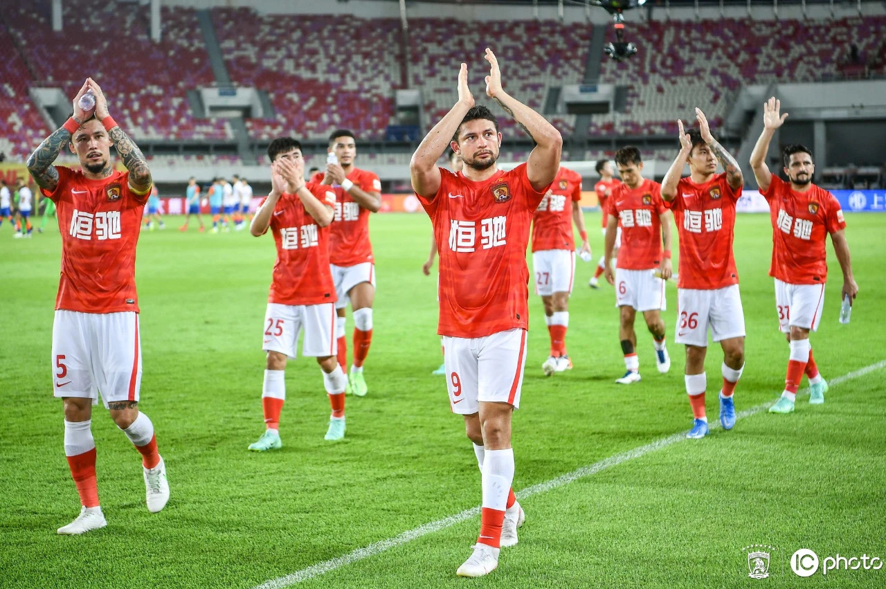 进攻阵型奏效,队员表现出色取胜 进攻阵型奏效,队员表现出色取胜