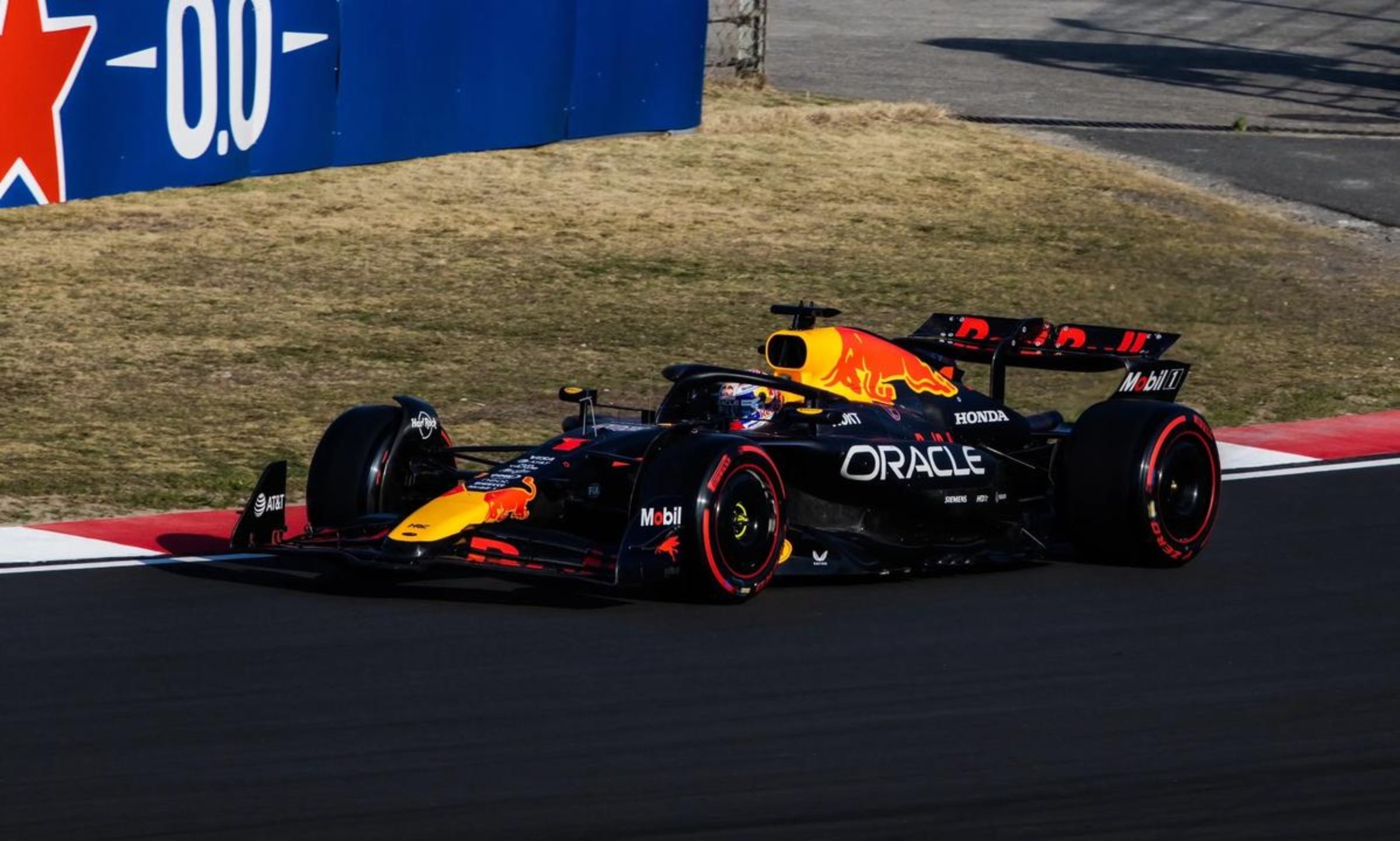 雷火电竞网站-红牛车队横扫迈凯伦，拉塞尔关键制胜