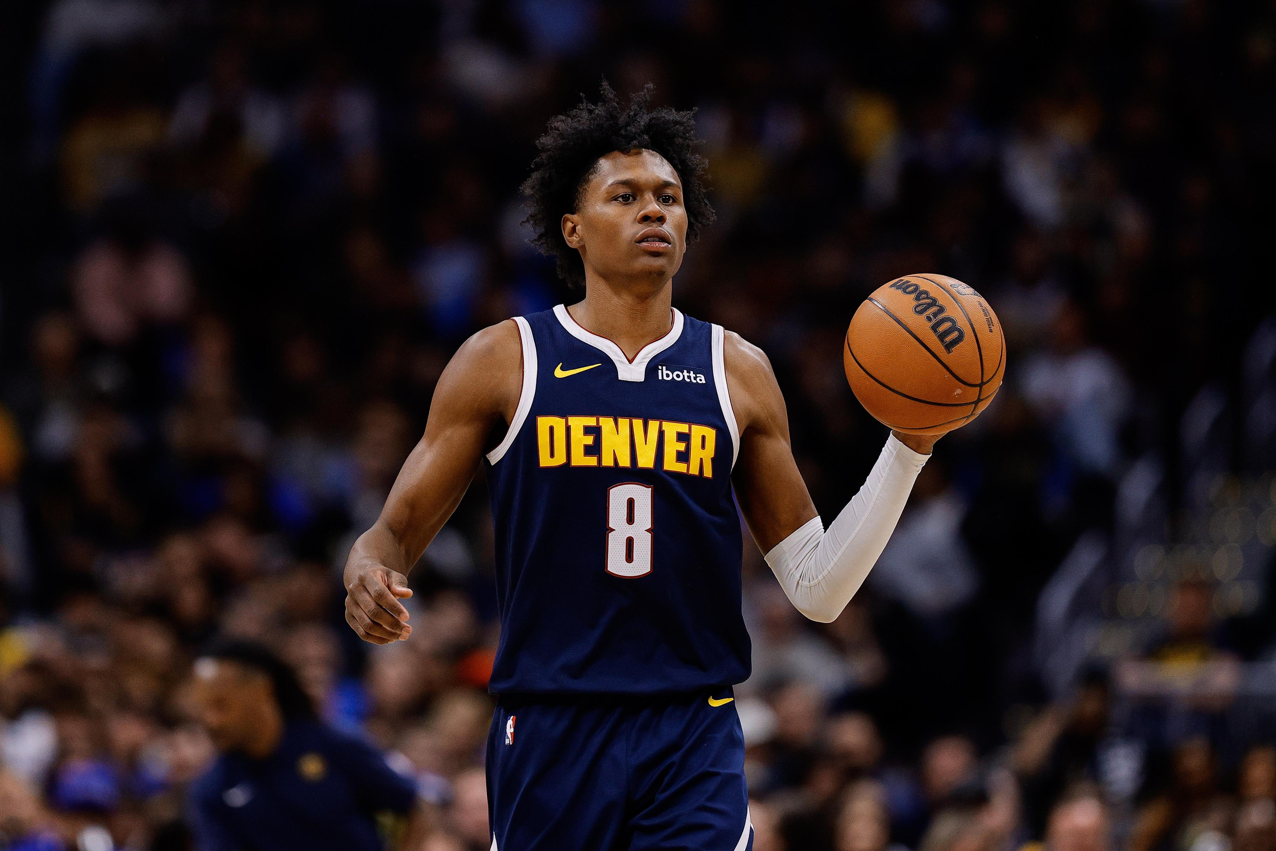 鹈鹕翻盘掘金，布克带队取胜