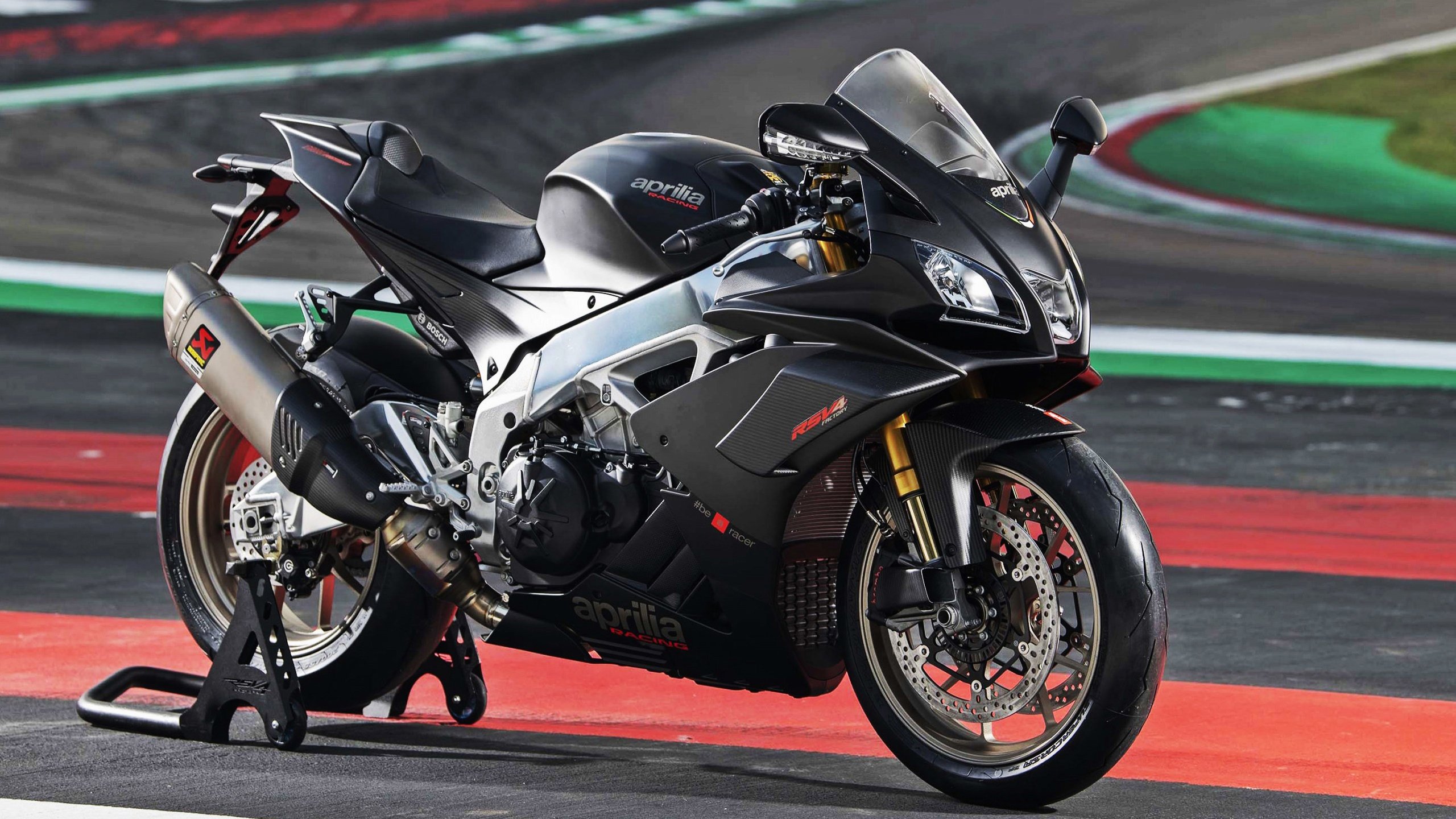 雷火电竞app-时代终章与新王当立，喀麦隆压哨绝杀与罗德里连续得分拉开差距的双重奏