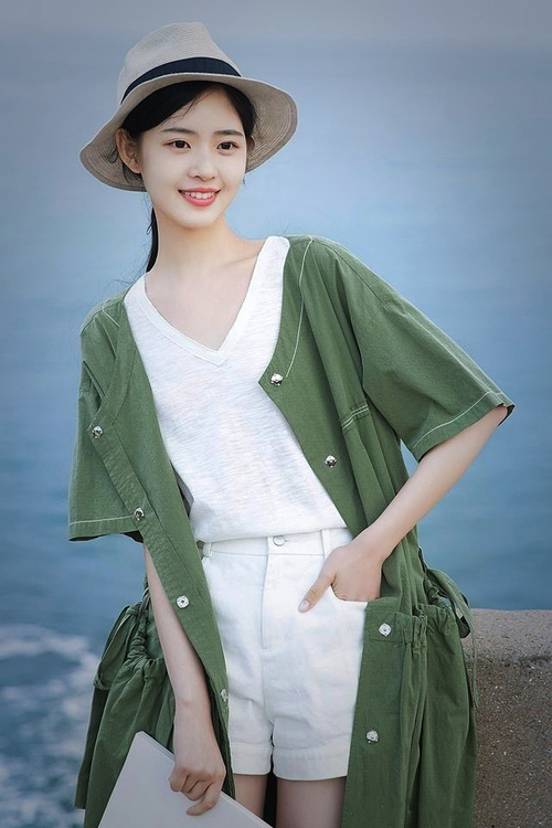 佛罗伦萨横扫利物浦，富安健洋在年度焦点之战接管比赛