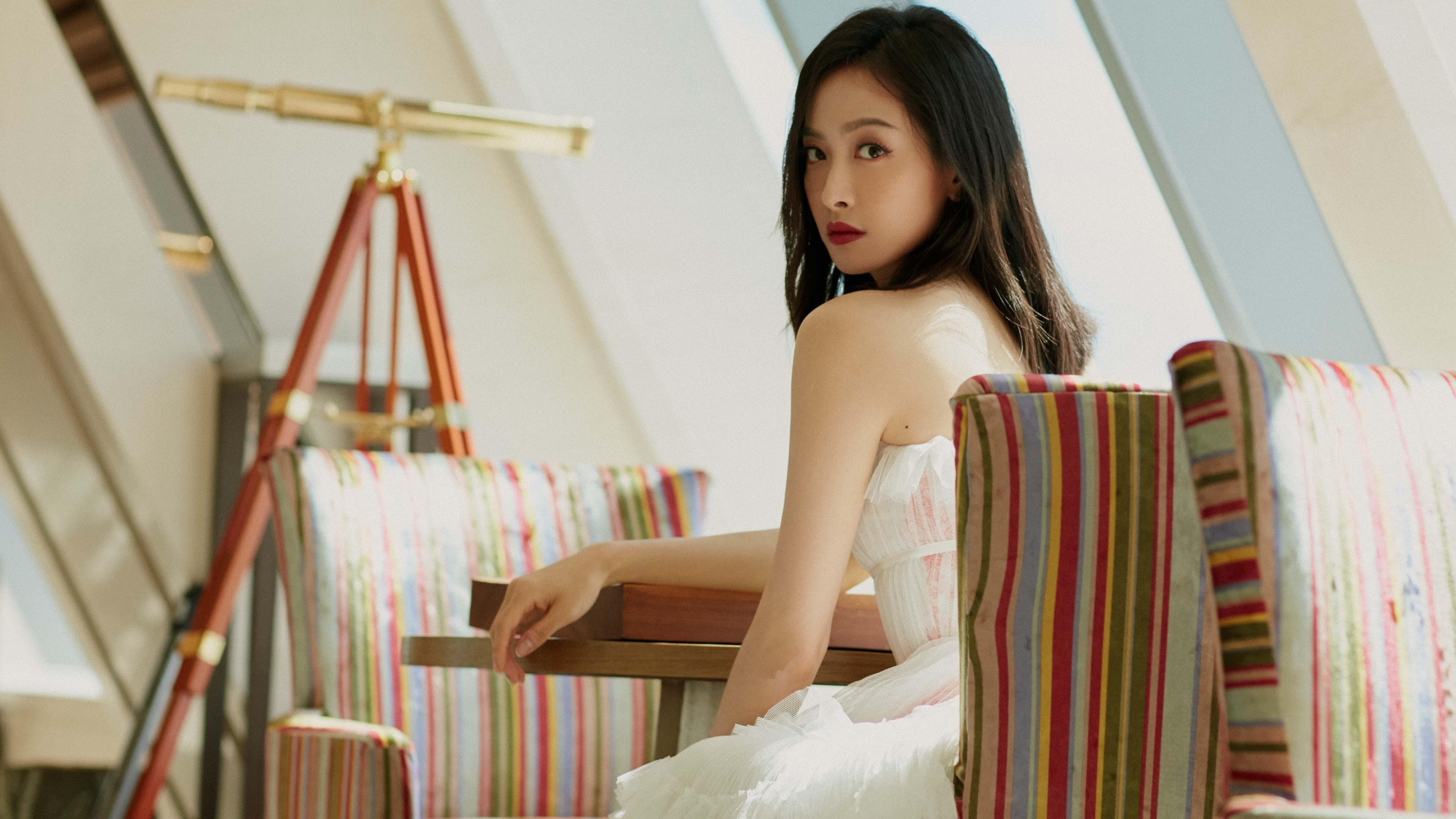 蓝月军团东征启示录，当精密机器碾过武士魂，恩佐的闪耀投射出足球未来之争