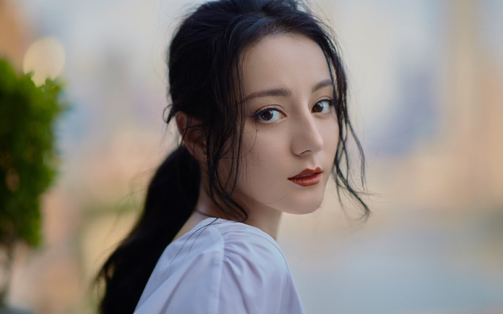 看到您提出的这个充满戏剧张力的主题，我首先感受到一种打破常规的吸引力。这是一个将地域、团队、个人与传奇色彩结合的绝佳故事蓝本